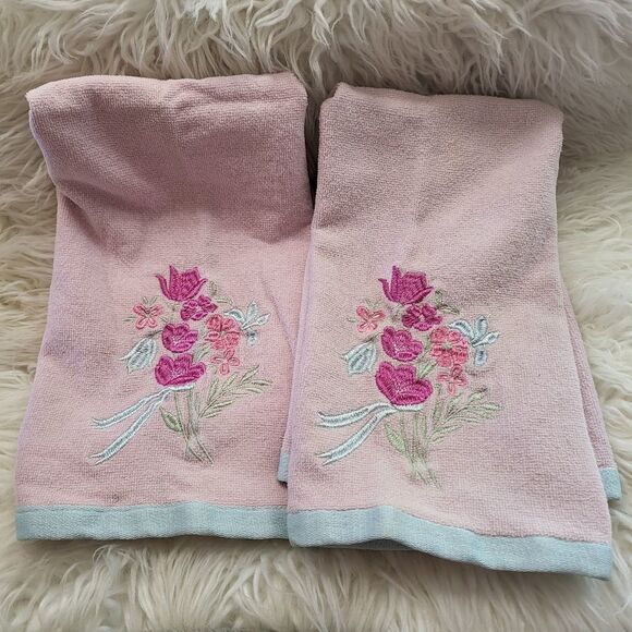Set of 2 Mainstays pink & blue floral kitchen towels - Picture 1 of 3
